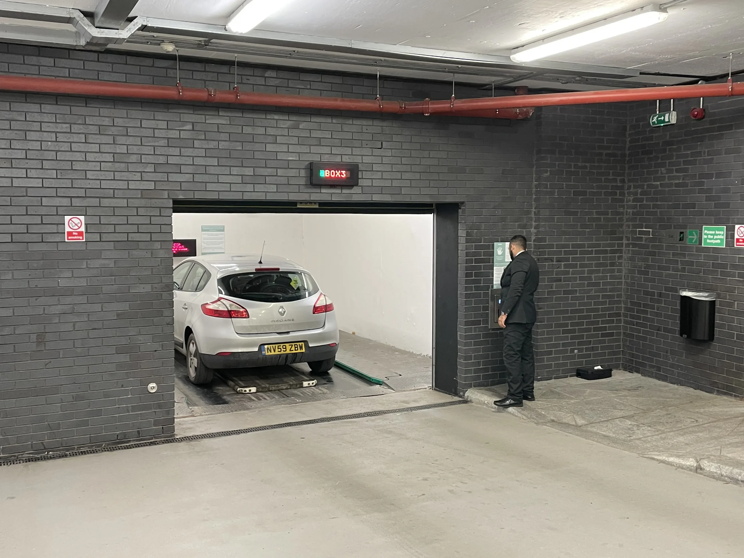 Sichere geschlossene Garage